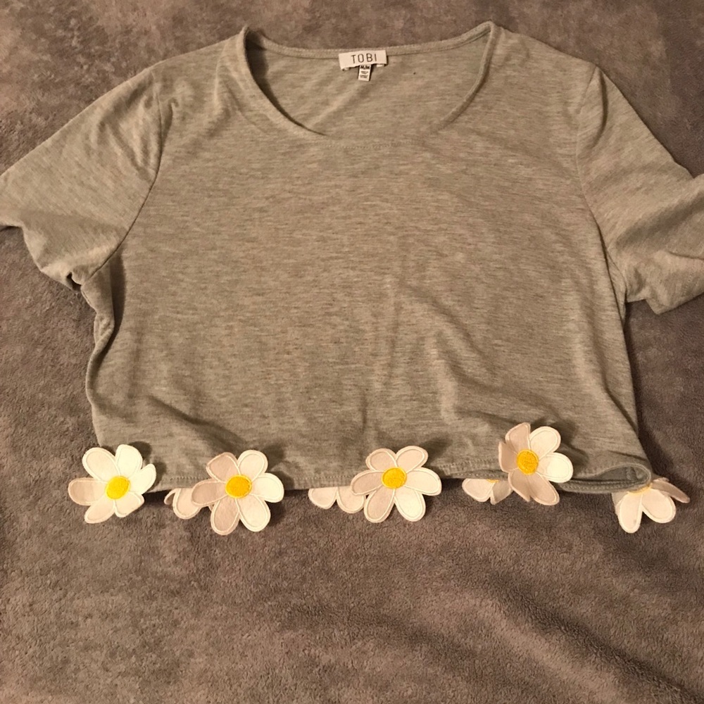 Flower appliqué crop top.